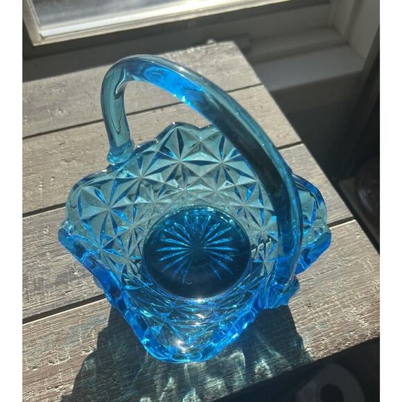 EUC Vintage Indiana Glass Monticello Aqua Blue Basket Handle 7" Easter Gift Art - Picture 8 of 12